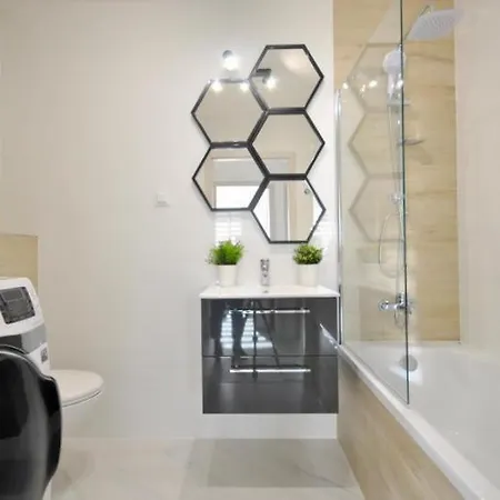 Quiet And Well-laid-out Near The Center Apartment